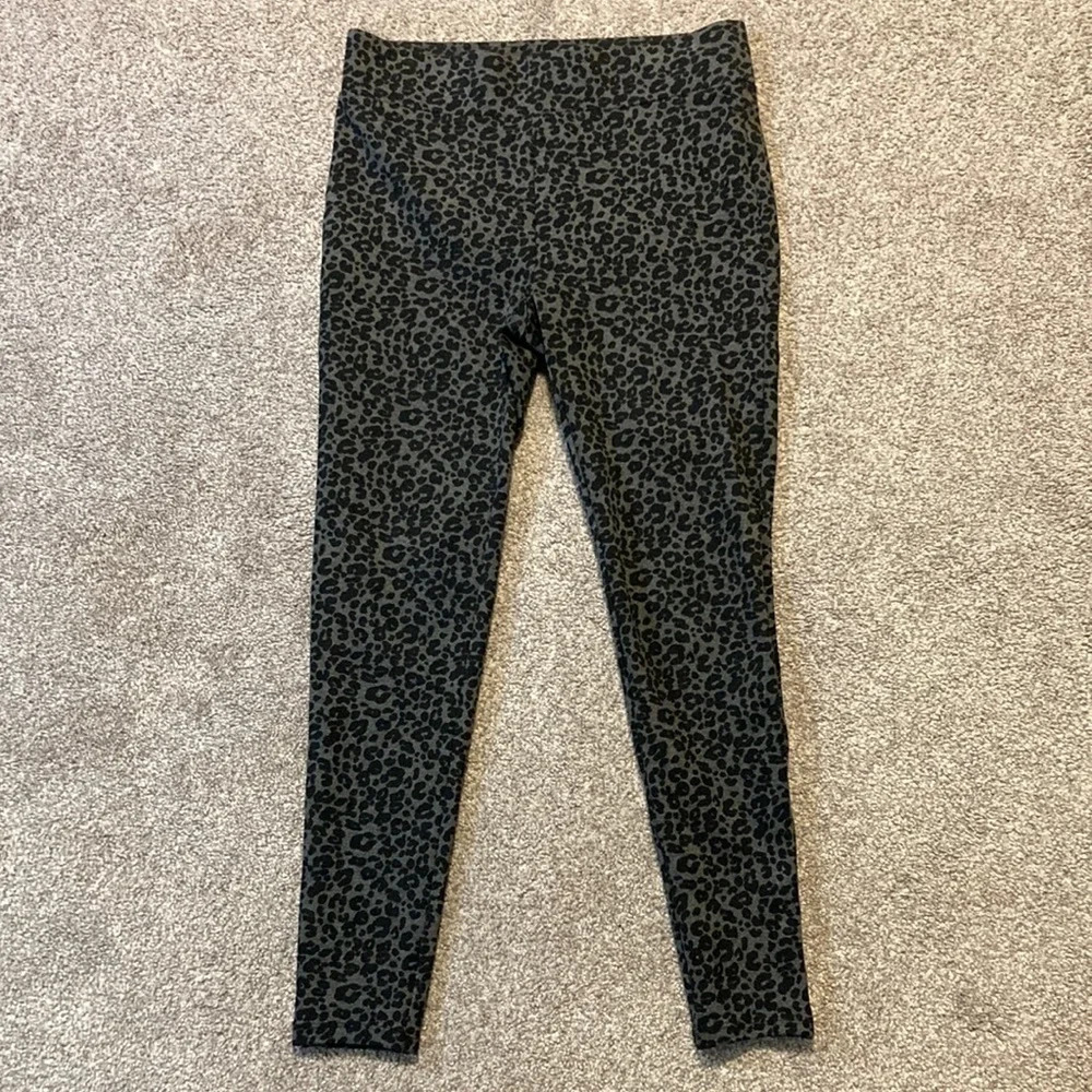 LOFT Leopard Print Ponte Leggings in size SP